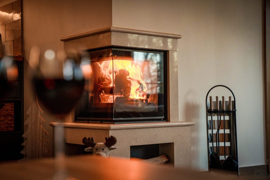 Tölgyudvar Vendégház. Kandalló. Kismaros Vendégház.