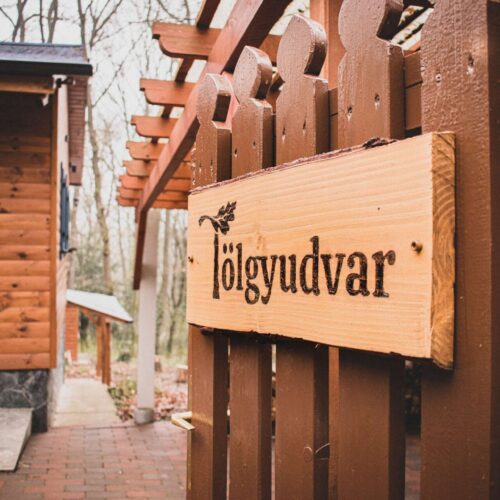 Könnyen megközelíthető vendégház a Dunakanyar szívében.